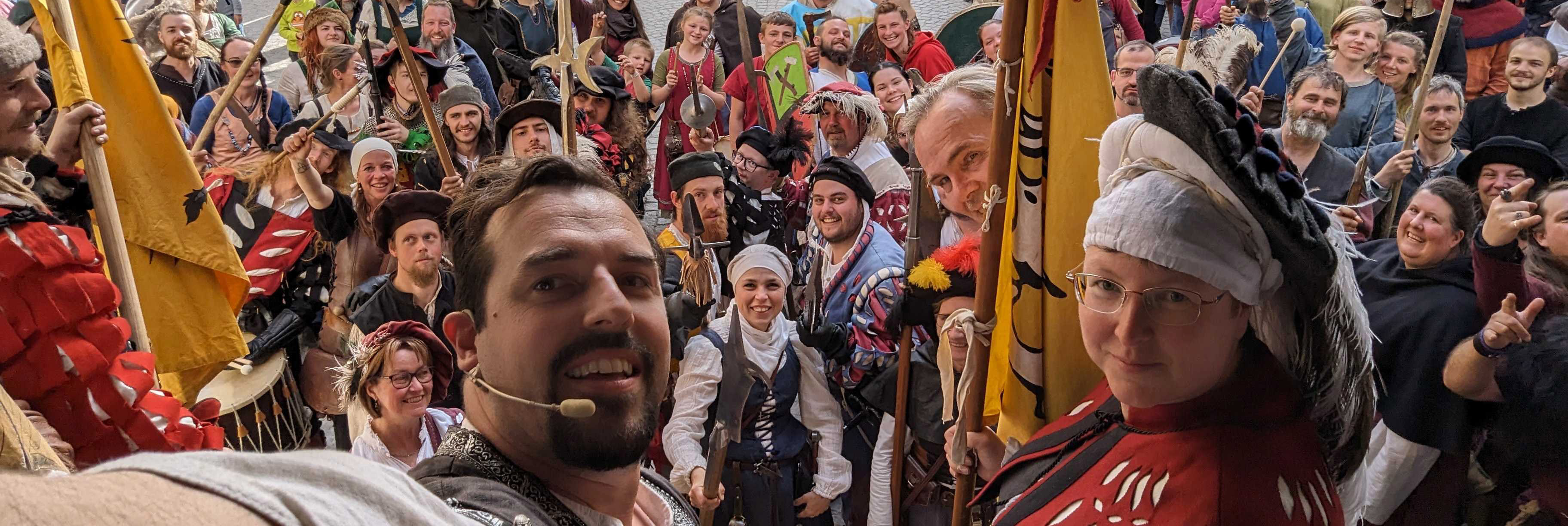 DER Herold bei mittelalterlicher Moderation auf einer Veranstaltung