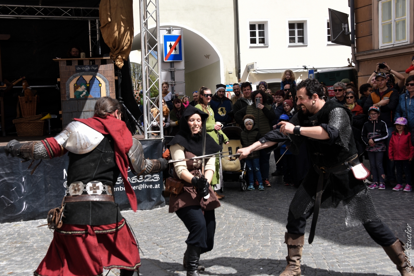 Inszenierter mittelalterlicher Schaukampf bei einem Event